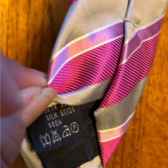 Burberry London Silk Tie Pink & Silver Diagonal Stripe w/ Knight Logo - Picture 6 of 9
